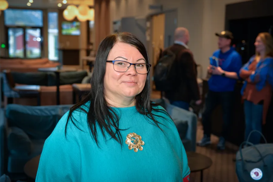 Dame med samiske klær