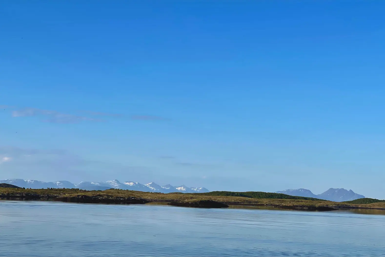 Dønnamannen og syv søstre sett fra havet