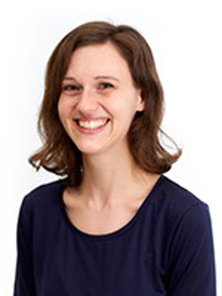 En person som smiler til kameraet