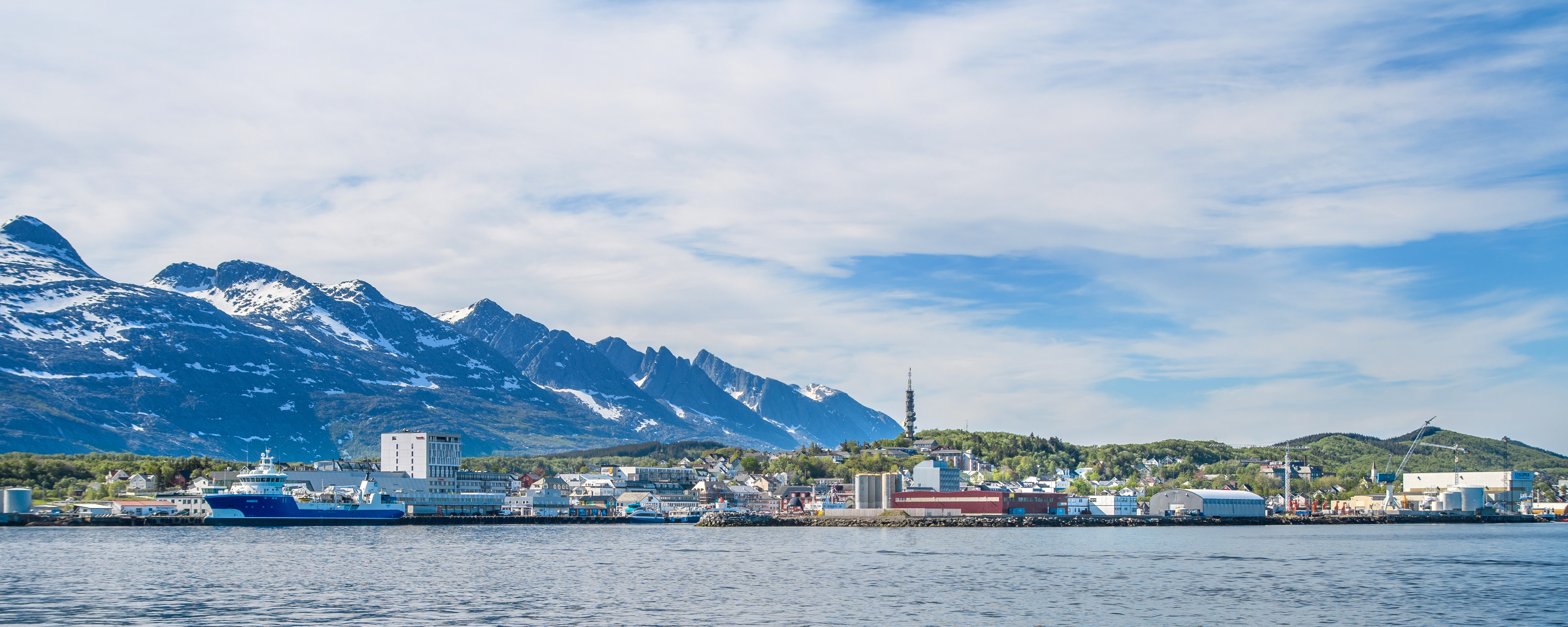 By sett fra sjøsiden