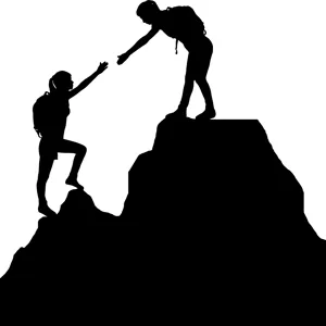 En mann og en kvinne som klatrer på en stein