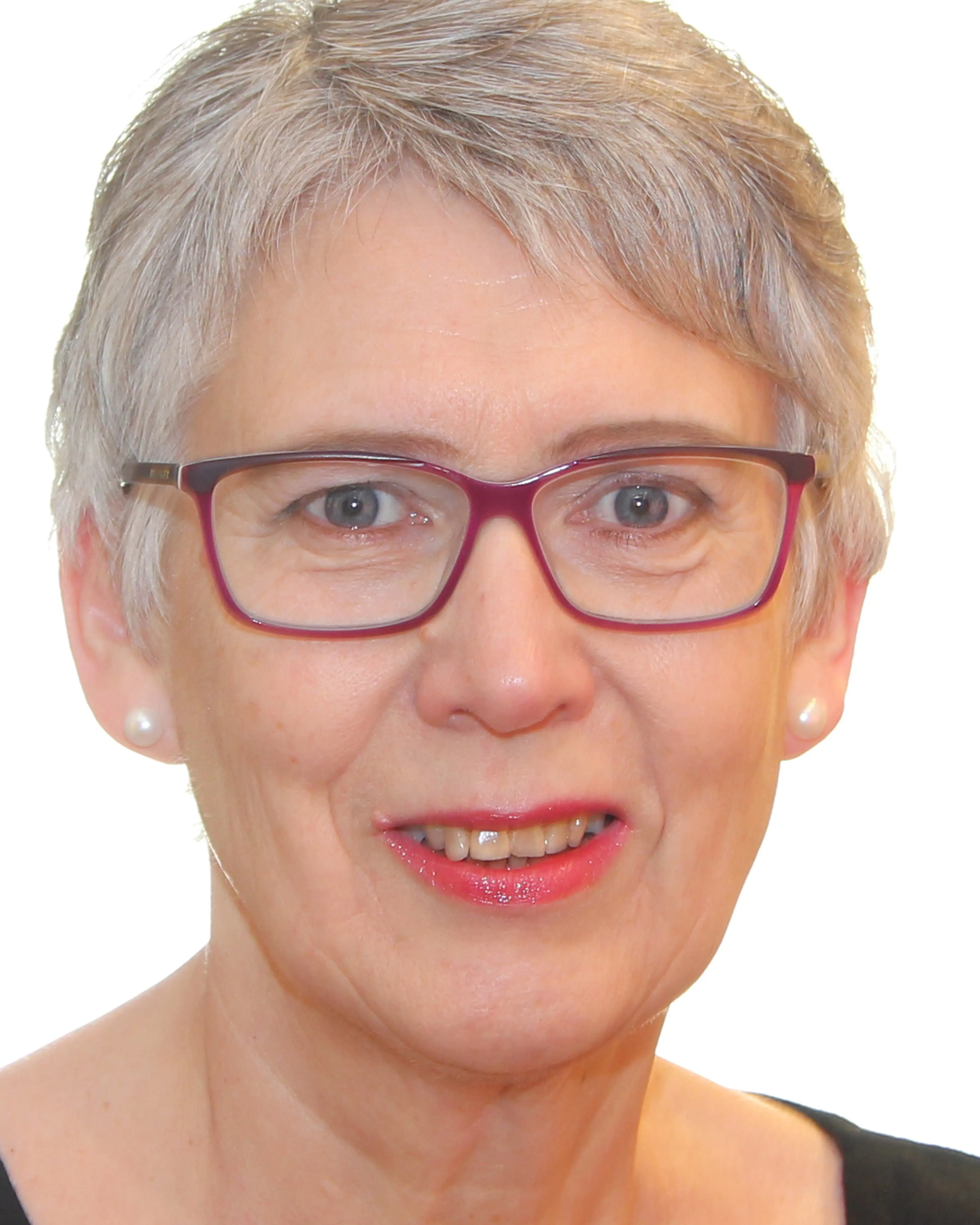Dame med hvitt hår og røde briller