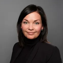 En person med mørkt hår