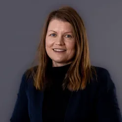 En person med langt hår